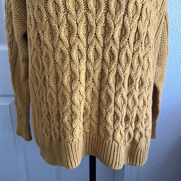 H&M Cable Knit Scoopneck Sweater | Medium - Picture 4 of 9